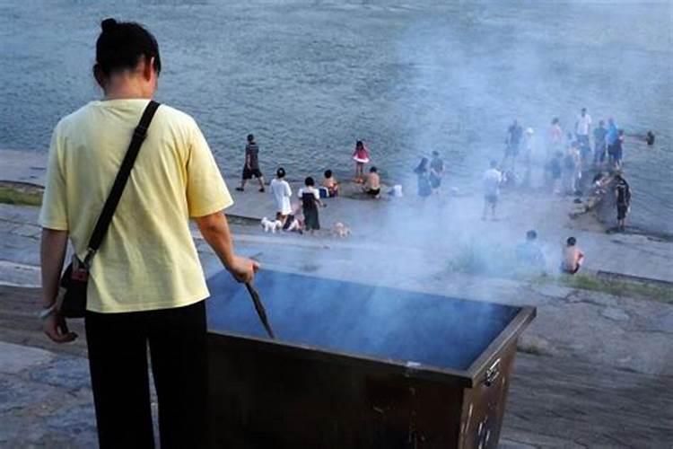 中元节烧纸有什么禁忌和规矩 白天不烧不用脚踩