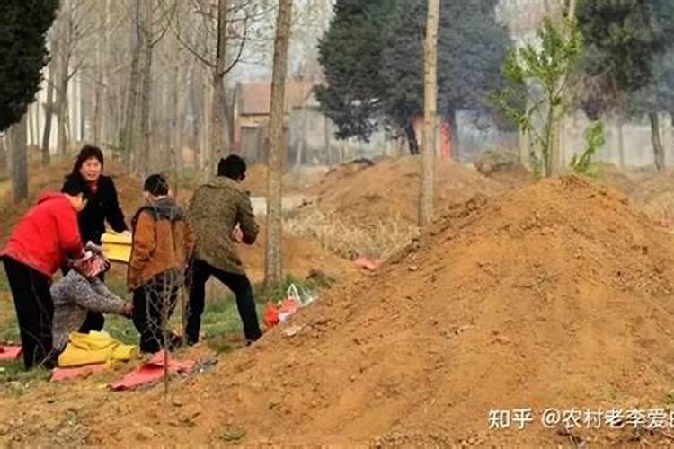 中元节赶上下雨能上坟吗中元节赶上下雨可以上坟的吗