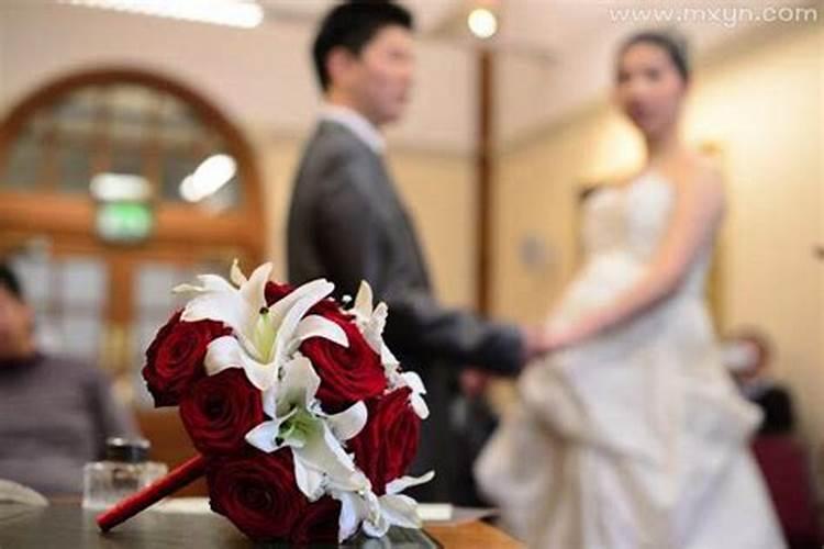 梦见和自己老婆结婚是什么意思？