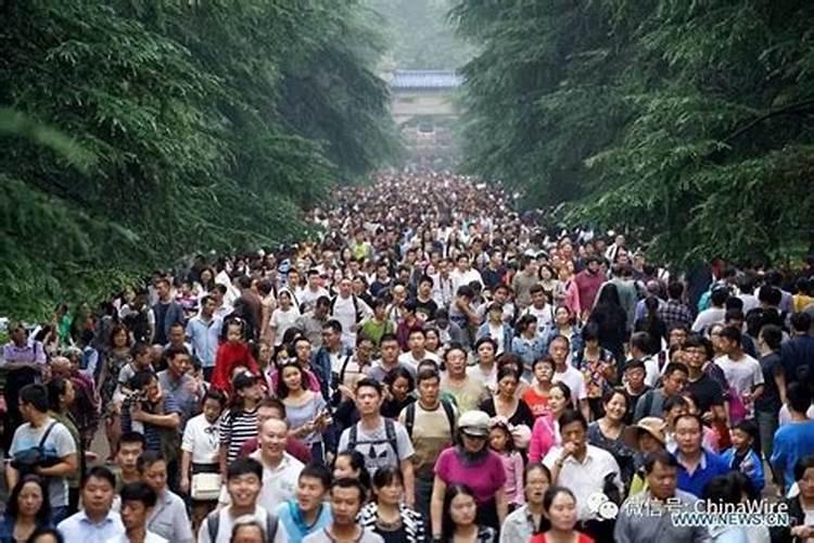 请大师帮我算算乙丑年乙酉月乙丑日早上8点左右出生的好不好？