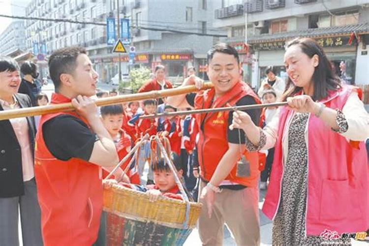 梦见老板在我家吃饭代表什么？