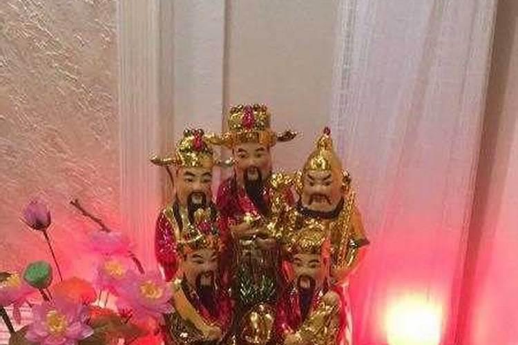 哪个时间上供比较好 八月十五上供几点撒供品