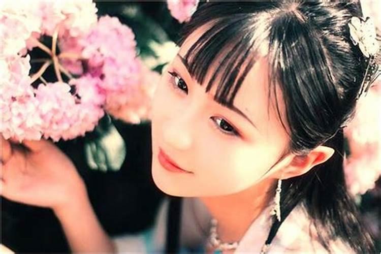 梦到熟悉的女人是什么征兆