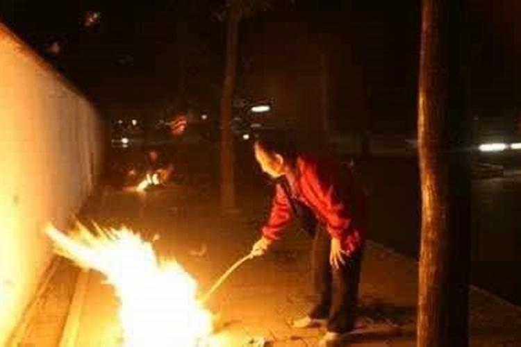 晚上走路遇到路边有人在烧纸钱是什么征兆!什么意思