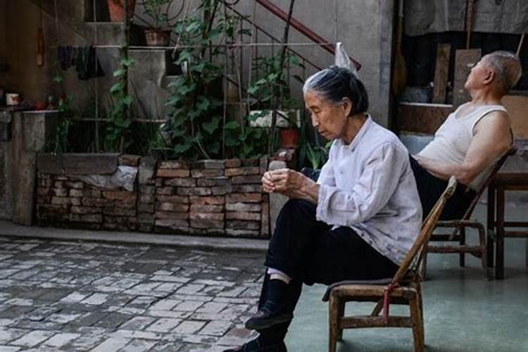 梦见已死去的爷爷奶奶的预兆