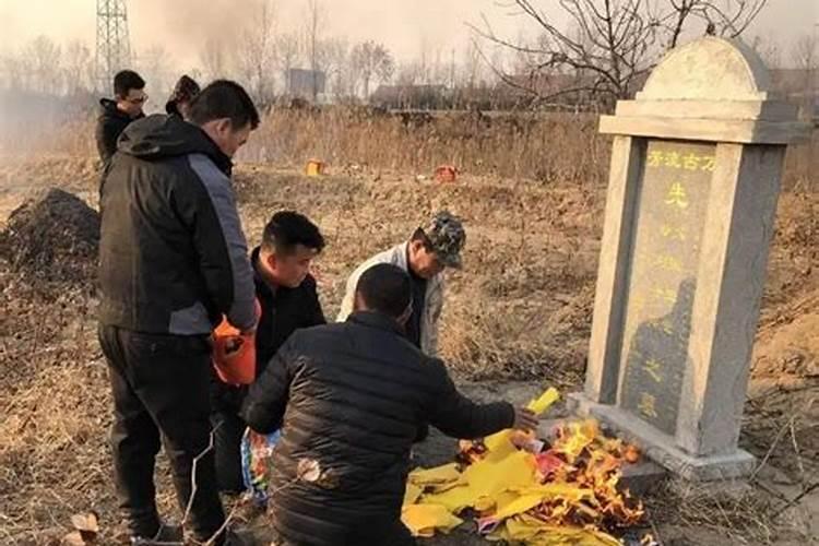 中元节上坟有什么说法吗 中元节上坟有什么讲究