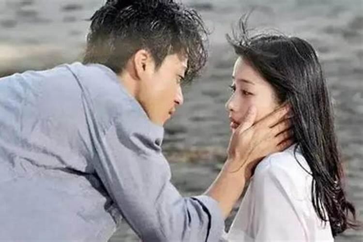 梦见女人摸自己的脸