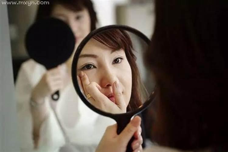 梦见男生趁我睡着抚摸我的脸的预兆