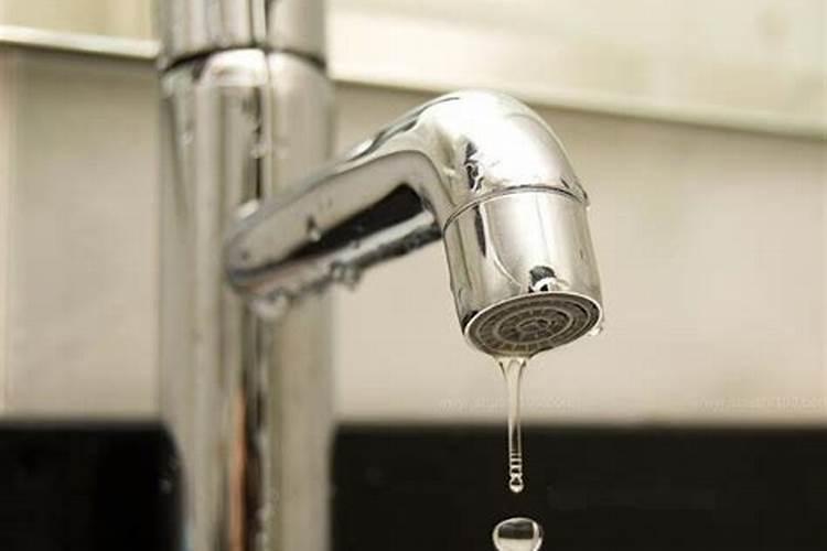 梦到水管漏水