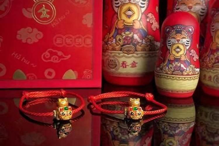 女人梦见自己拉出蠕动的虫子