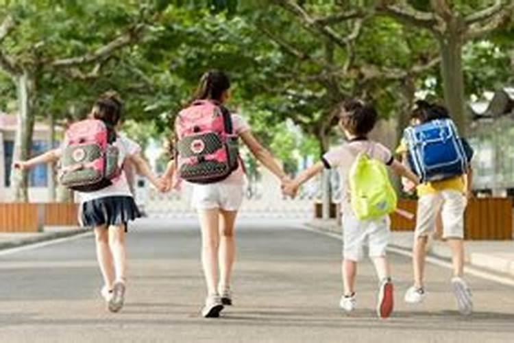 快30了,已经是成年人了,做梦梦见上学正常吗？