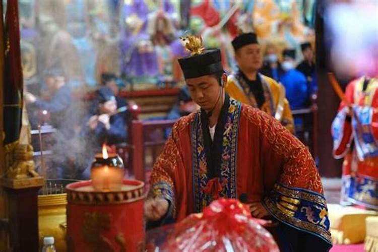 提问!!!星盘里土星冲婚神星 怎么办啊!!