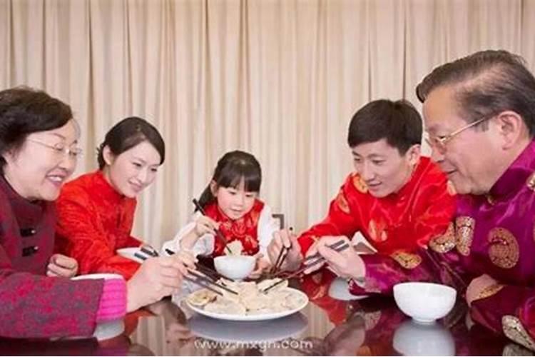 属鸡的2025年运势和财运怎么样