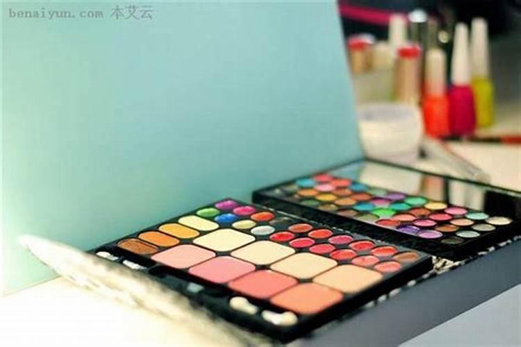 梦见买化妆品是什么意思