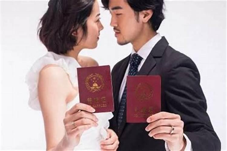 我和老婆离婚4年多了,老婆想给我合婚。我该怎么办？