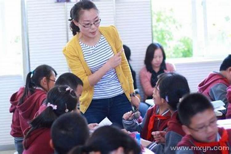 梦见大学女老师的预兆