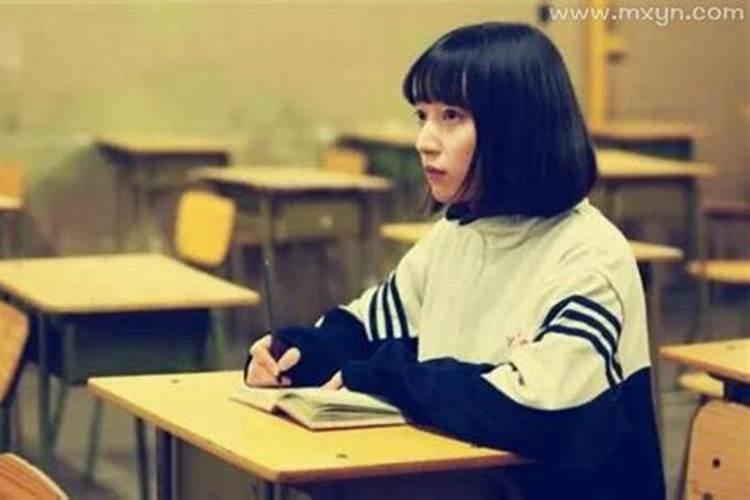 梦见女同学亲自己的预兆