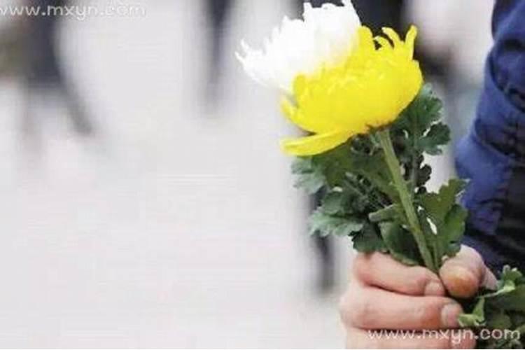 梦到去扫墓是什么意思？