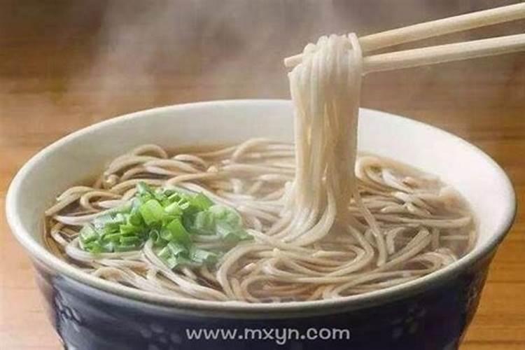 梦见吃面条是什么预兆 女性解梦