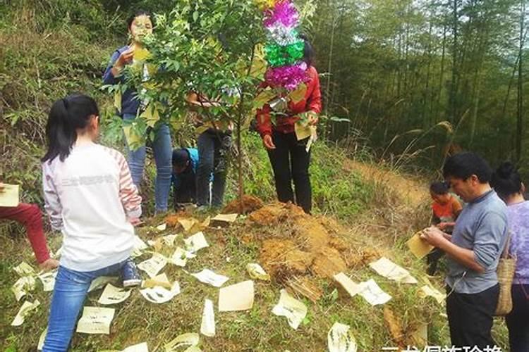 人们不愿意放弃清明节上坟烧香的传统习俗,你有什么看法？