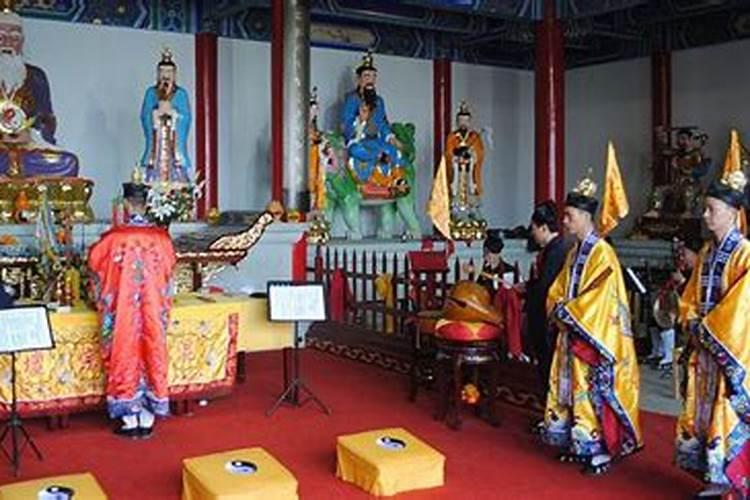 老人过世了为什么要跟着道士转圈？