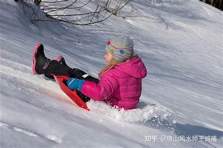 梦见自己摔倒又爬起来是什么意思