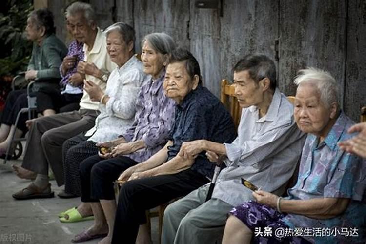 梦见与老人一起吃饭的预兆