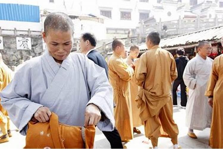 哪位朋友知道成都附近的哪个寺庙可以做法事,费用多少？