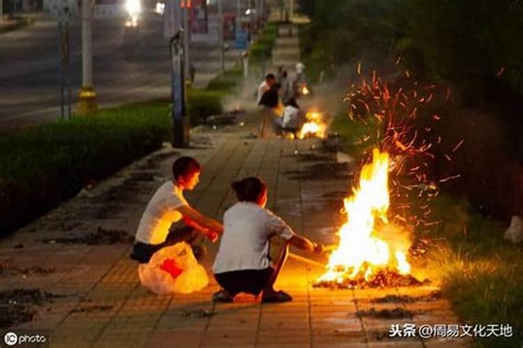 2022鬼节为什么要在路边烧纸