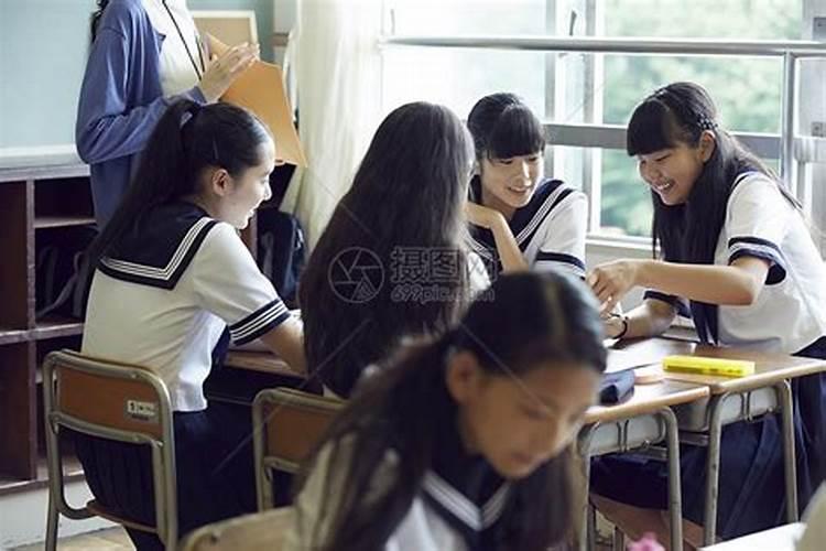 梦见自己和女同学在一起