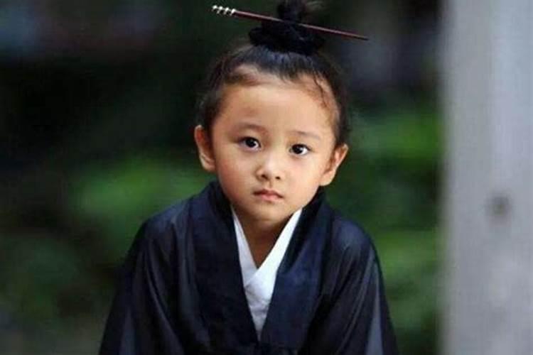 请教各位朋友:《易经》第一卦 乾 乾为天 乾上乾下 看今年婚姻情况
