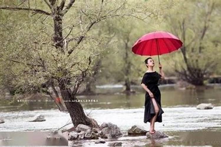 梦见女生搂着我的预兆