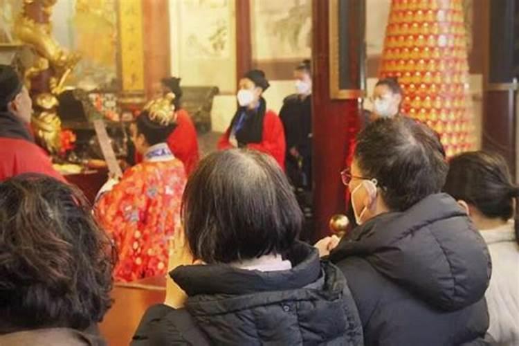 梦见人在小木船上