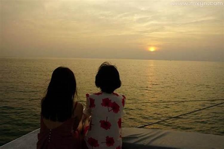 梦见我妈死了,我在梦里哭醒了,现实中我妈还活着呢,意味着什么？百度...