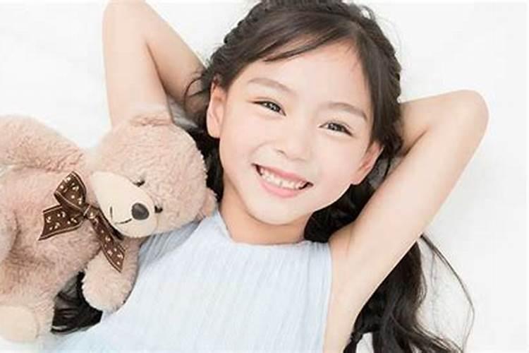 梦见女婴对我笑什么意思？