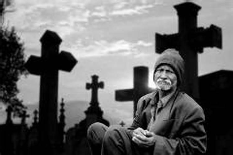 梦见活着的人死亡而且说话