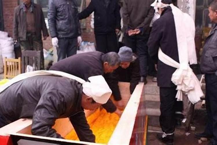 祭拜死人礼仪跪拜动作岳母去世怎么祭拜？