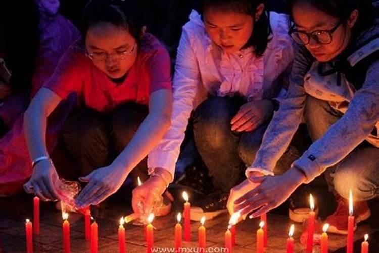 梦见某人死了去祭拜