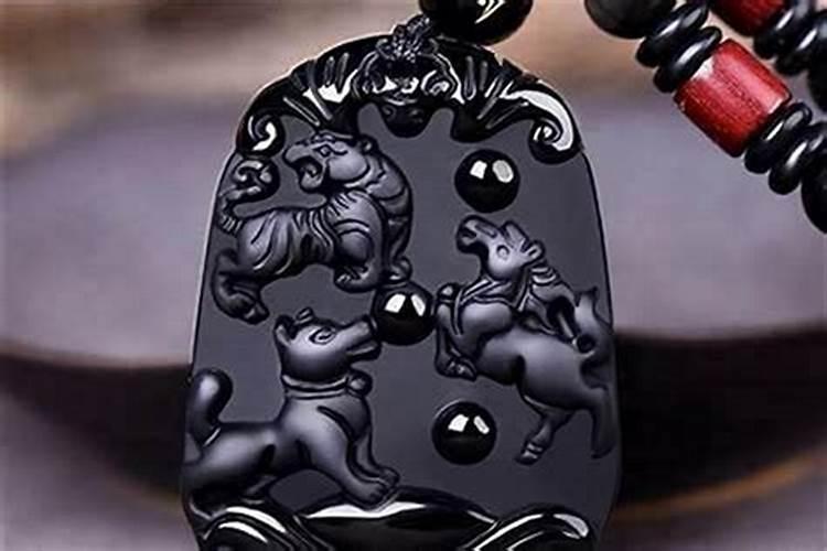 属蛇的本命年需要穿戴什么 属蛇的本命年需佩戴蛇年本命佛？