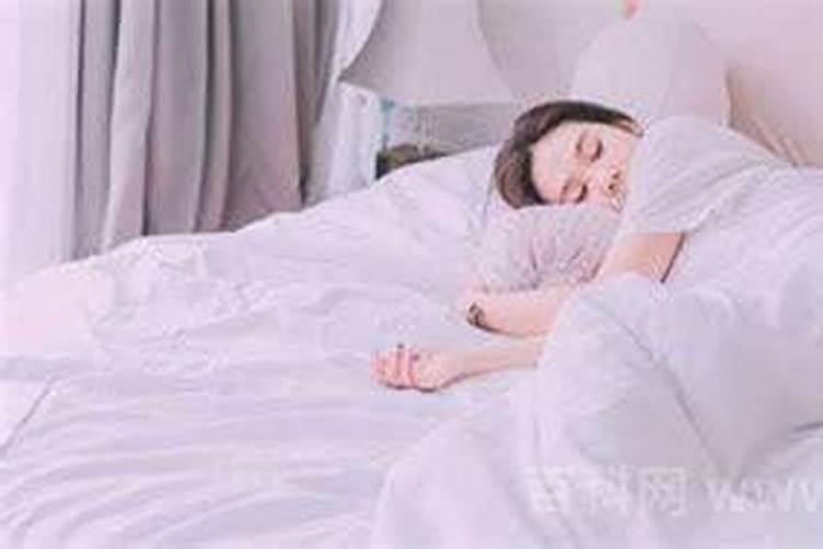 一到冬天大腿根部及小腹两侧就奇痒无比～越抓越痒…且有红疙瘩...