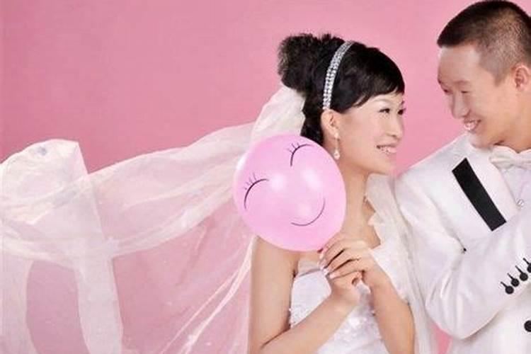 梦见下雨天结婚是什么意思？