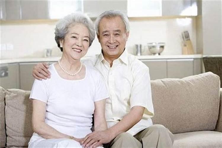 梦见死去的父母都还活着是什么意思