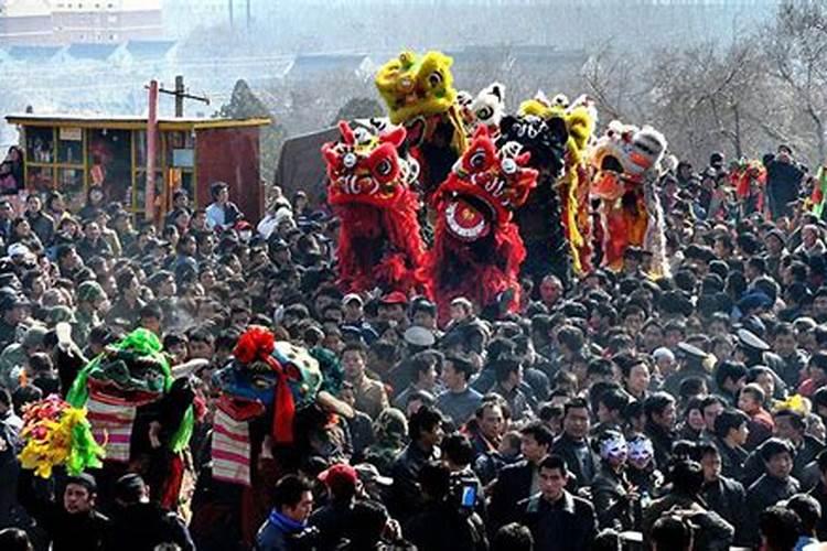 请问我77年正月初一出生属蛇,男,今年什么时候适合搬家.