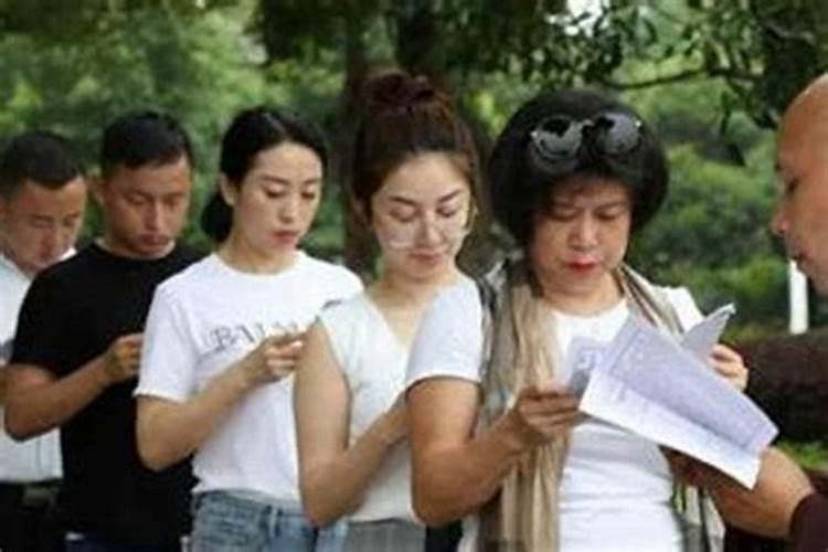 什么是拜年？是过年那天还是初一呢？还是怎元宵节前都可以呢？谢谢。
