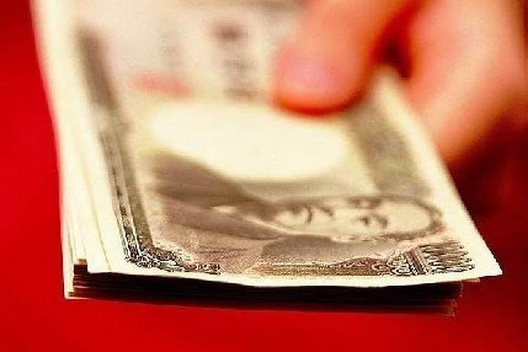梦到别人给我钱我收下了什么意思
