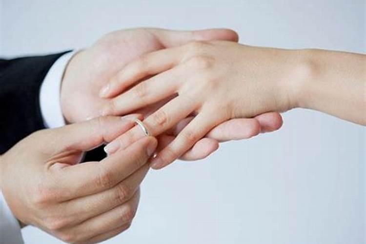 我和我老婆离婚了现在又想复婚可是她父母死活不同意我该怎么办。。求...