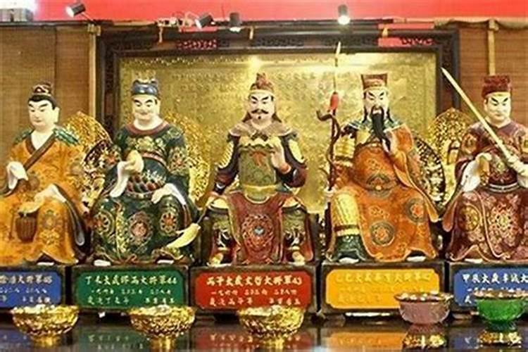 犯太岁提前拜还是当年拜