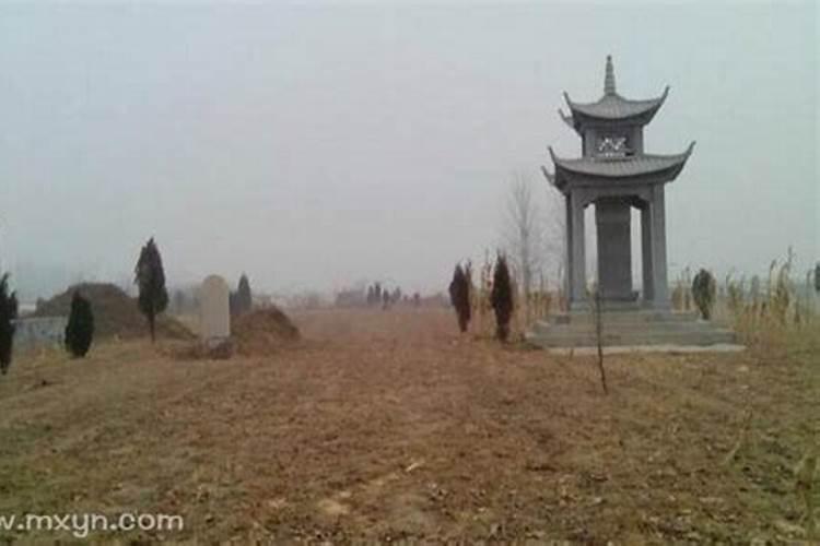 梦见坟地有水的预兆
