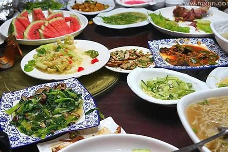 男人梦见吃饭是什么预兆