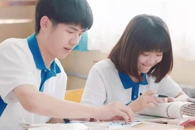 梦见高中同学喜欢我,梦到以前的异性同学喜欢自己